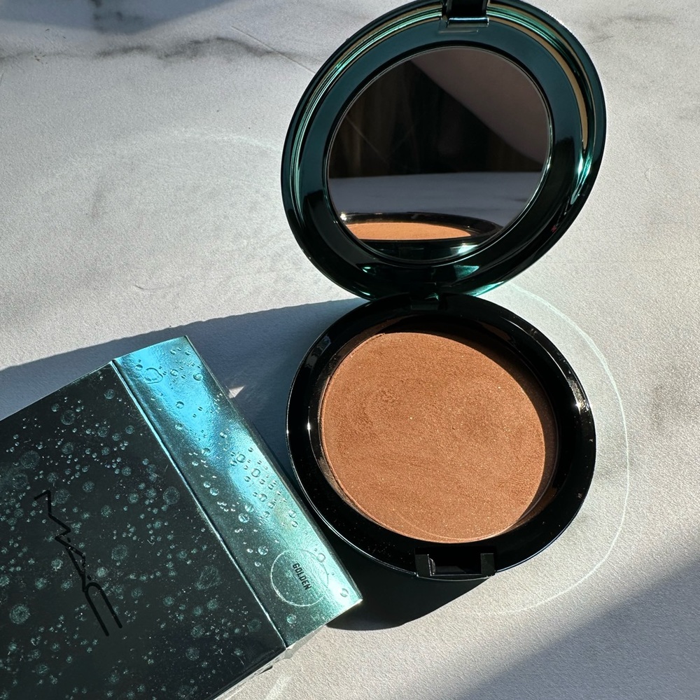 MAC Cosmetics Alluring Aquatics Collection bronzer in Golden